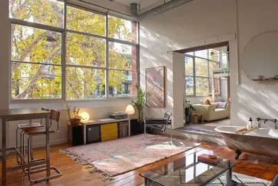 Image de Sleek and Light filled Inner City Loft Apartment