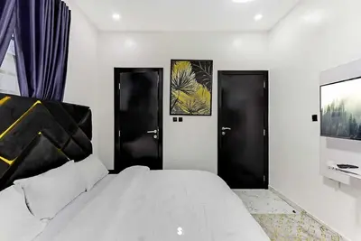 Image de Charming 4 Bedroom Duplex, King Size Bed, Parking, wi-fi, Hot Tube, Wi-fi, Secure