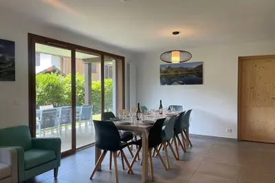 Image de Appartement familial avec terrasse et vue montagne près du centre