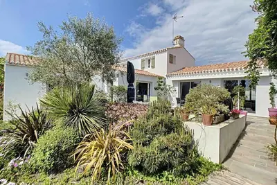 Image de L' Herbaudière, maison lumineuse, proche plage (150 m) et commerces (500m)