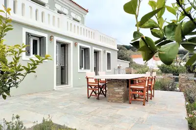 \"spiti\" Sea View Neoclassical Apartment in Stenies