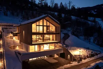 Image de Bear & Bison Lake View