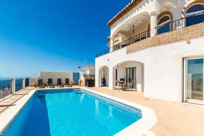 Image de Villa El Olivaron avec piscine privée et vues fantastiques
