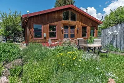 Image de Cozy Handcrafted Cabin in Downtown Victor
