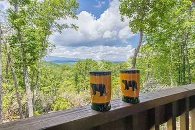 Image de Lazy Bear Cabin | Secluded Year-Round Mountain View, Hot Tub, Fire Pit, Games