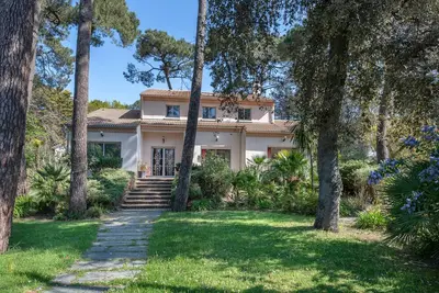 Image de Villa avec jacuzzi - 15 pers. Ă 350m de la plage