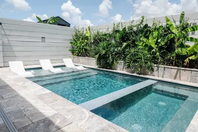Image de Luxe New Unit With Heated Pool & Hot Tub