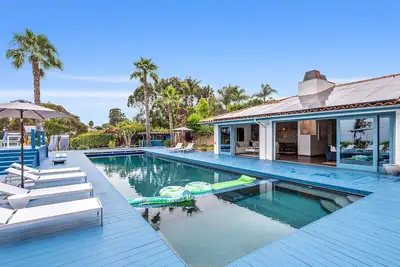 Image de Slice of Paradise by Gather: 7br Modern Oasis w/ Pool, Hot Tub & Stunning Views