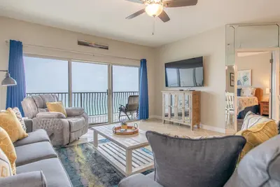 Image de 2br 2ba 10th Floor condo at the Coral Reef w/ Beach Chairs Included! !
