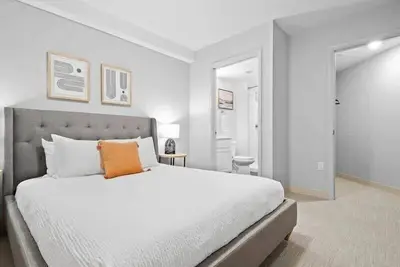 Image de CozySuites | Trendy 2br, Downtown Pittsburgh