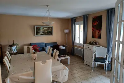Image de Mas provençal au calme avec terrasse et jardinet