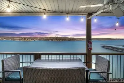 Image de Beautiful Main Channel View Cozy Condo in the Heart of Osage Beach! Boat Slip!