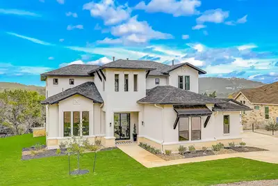 Image de Exquisite dog-friendly home with balcony, enclosed yard, central Ac, & W/D