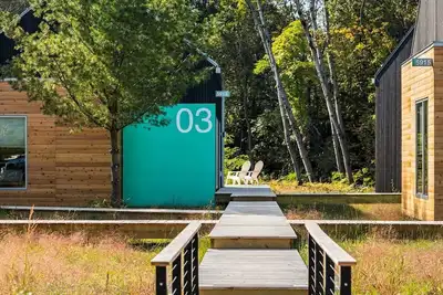 Image de Koti 3 (Two Bedroom) Traverse City's Scandinavian Cabins, vacation home on Tart & mins to Traverse C