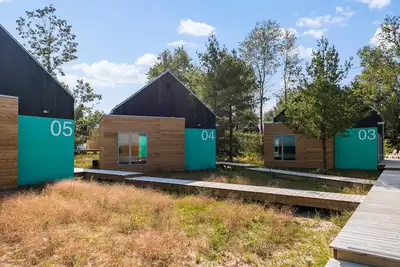 Image de Koti 4 (Two Bedroom) Traverse City's Scandinavian Cabins, vacation home on Tart & mins to Traverse C