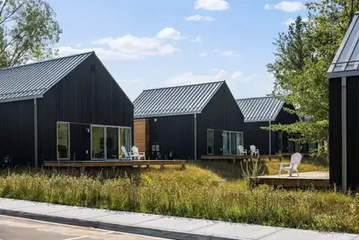 Image de Koti 6 (Two Bedroom) Traverse City's Scandinavian Cabins, vacation home on Tart & mins to Traverse C