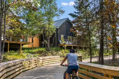 Image de Koti 12 (Three Bedroom) Traverse City's Scandinavian Cabins, vacation home on Tart & mins to Travers