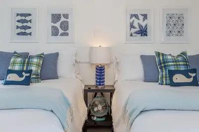 Image de Beachside Condo – Walk to Pier & Dining