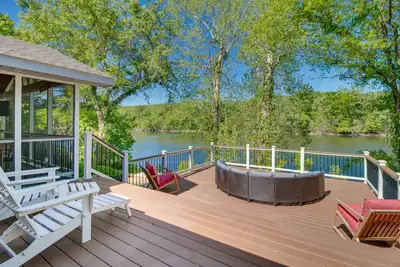 Image de Fire Pit & Grill: Riverfront Home in Arkansas!