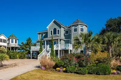 Sea Forever--Oceanside 8-10 Br; Pool, Hot Tub, Elevator, Gardens!