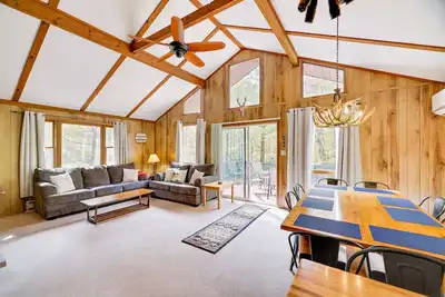 Image de 5Bedroom Lake Harmony Charmer Sleeps14~Beach~Hottub~Bar~Arcade