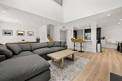 Image de California Dreaming: Chic Retreat in Orange County's Prime Location!
