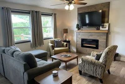 Image de Deer Ridge Duplex - Beautiful Lake View with Shared Dock!
