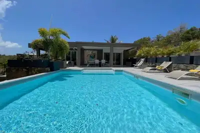 Image de Come and enjoy this lovely home with private pool located in Terres Basses.