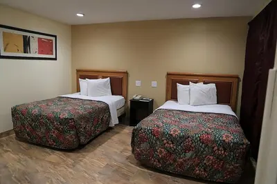 Image de Convenient Stay, Superb Location! 3 Convenient Units, Free Parking