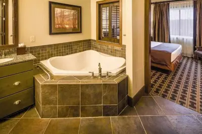 Image de Stay and Play in this 3bd 3ba Presidential Suite