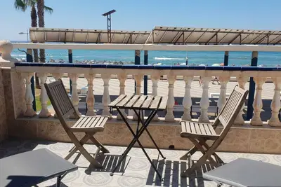 Image de Casa con Jardín en Primera Línea de Playa
