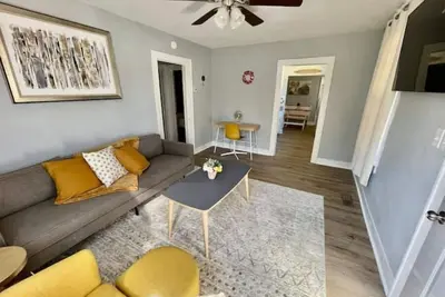 Image de Casa Sol - Renovated bungalow in heart of the city …long time Str now on Vrbo!
