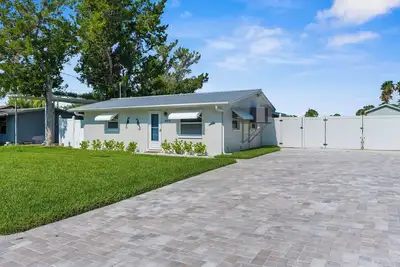 Image de Waterfront Beach Bungalow with Pool/ 2 Bedroom