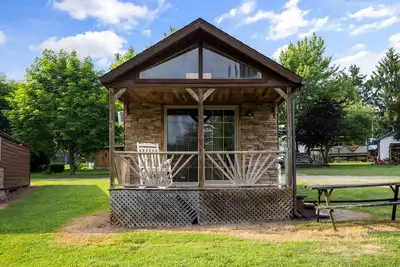 Image de Deluxe Cabin5 Within Campground