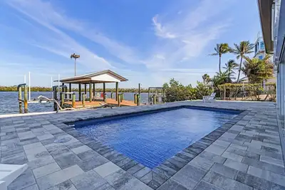 Image de Beautiful 5/3 Pool, Saltwater Cove, Sleeps 10!