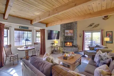 Image de ‘Dancing Bear Lodge’ ~ 1 Mi to Big Bear Lake!