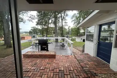 Image de Lakefront House@Blackshear-. 71acre <br>4br: 6beds, 2futons. 3Bath. 2dens. <br>1849sqft.