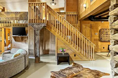 Image de Red Barn Retreat | Private Pool, Hot Tub & Game Room
