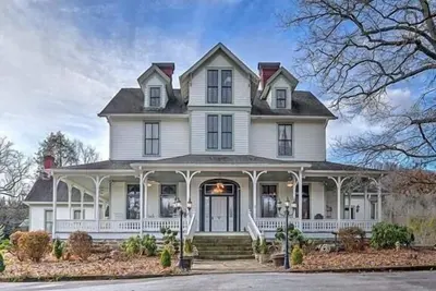 Image de Casa Carolina Estate: Beautiful Victorian Mansion on 5 acres in Hendersonville!