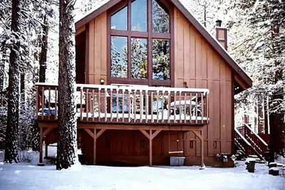 Image de Dala Haus, nestled along side a private forest.