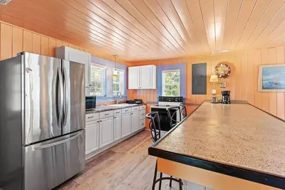 Image de \"Cottage By The Sea\" is a 2 bedroom, 2 bathroom second row home.