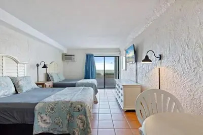 Image de Ground Floor Direct Oceanfront Double Queen Suite! Perfect for 4 Guests! Sea Mist 20106