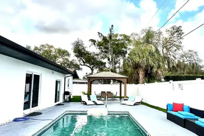 Image de Experience Clearwater charm near Tampa Bay 9 minutes.