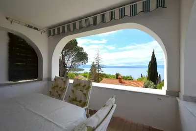 Image de Appartement de deux chambres avec la terrasse et la vue sur le mer Njivice, Krk (A-21326-a)