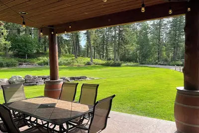 Image de Beautiful Country Home with Large Covered Porch