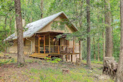 Image de Secluded Cabin ~ 30 Minutes to Downtown Nashville or Downtown Franklin ~ Fire Pit ~ Family Fun!