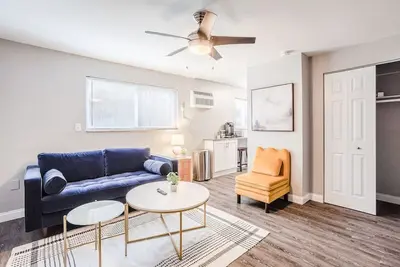 Image de Cozy, Central 1b Apt Close to Uc Hospitals, Dt