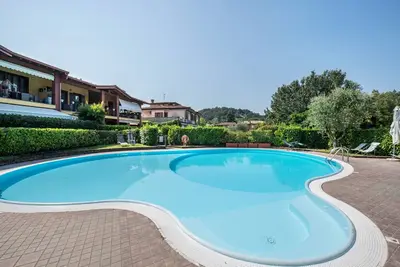 Image de Appartement 'Dimora Del Lago - Oasi Con Piscina' avec piscine partagée, Wi-Fi et climatisation