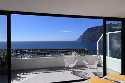 Stunning Cliffs and Ocean View in Los Gigantes