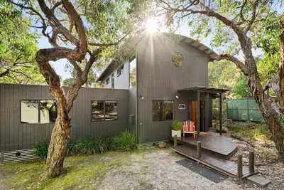 Image de Enjoy Tranquillity in this 4 Bedroom Retreat with the most amazing bush views, nestled in serenity.